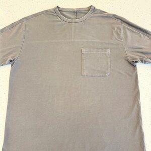 lululemon athletica Men's Short Sleeve Gray Tee size L